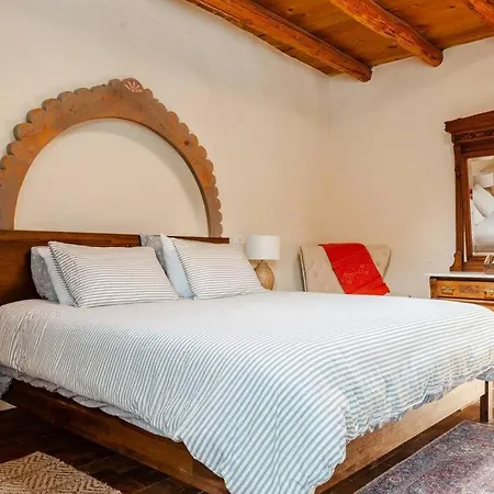 Casita Azul: Cozy Historic Adobe Retreat In * Santa Fe