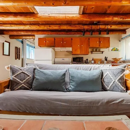 Casita Azul: Cozy Historic Adobe Retreat In Holiday home