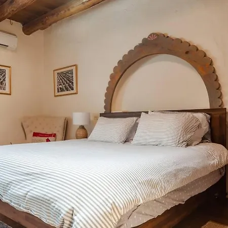 Casita Azul: Cozy Historic Adobe Retreat In
