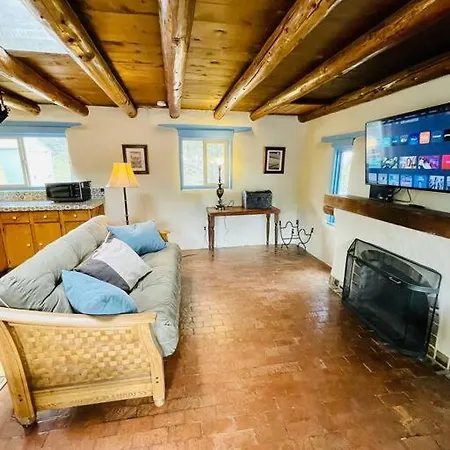 Casita Azul: Cozy Historic Adobe Retreat In Holiday home *