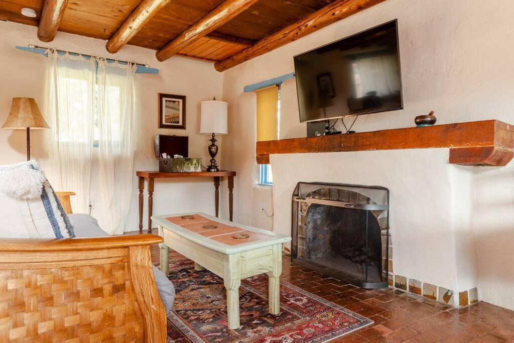 Casita Azul, Historic And Cozy Adobe Holiday home Santa Fe