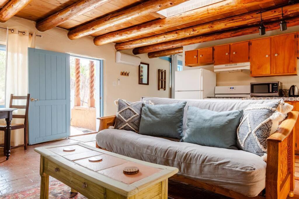 Casita Azul, Historic And Cozy Adobe Holiday home Santa Fe
