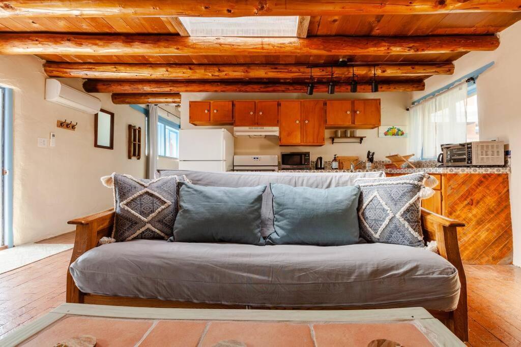 Casita Azul, Historic And Cozy Adobe Holiday home
