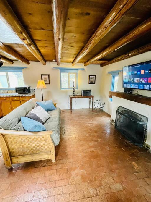 Casita Azul, Historic And Cozy Adobe Holiday home *